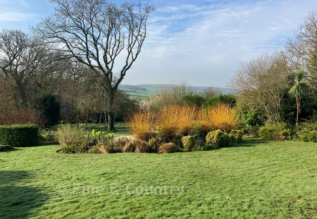 Garden* - Station Road, Ryde, Isle of Wight - Wards of Kent