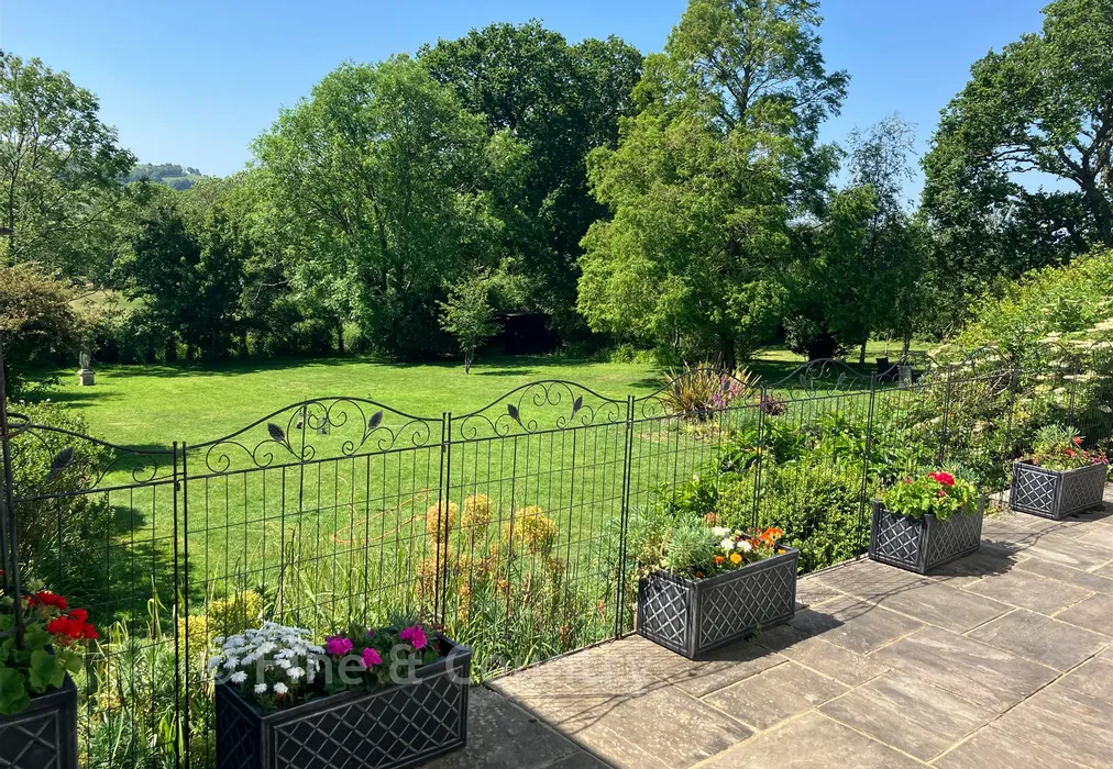 Garden** - Station Road, Ryde, Isle of Wight - Wards of Kent