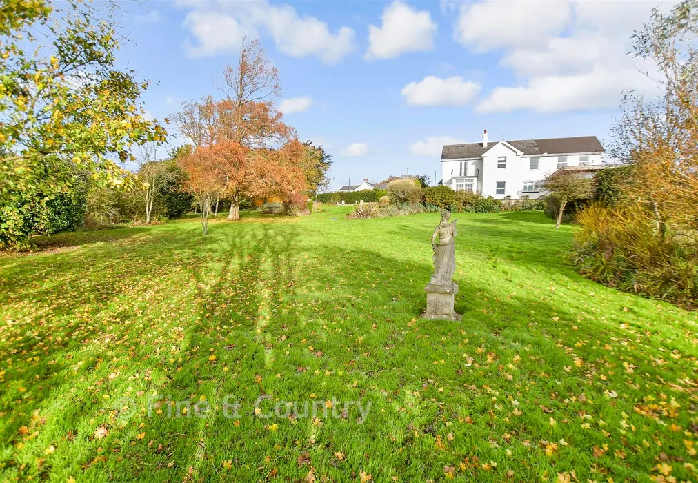Front Garden - Station Road, Ryde, Isle of Wight - Wards of Kent