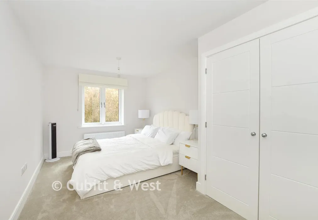 Bedroom 1 - Cordingley Drive, Pease Pottage, Crawley, West Sussex - Wards of Kent
