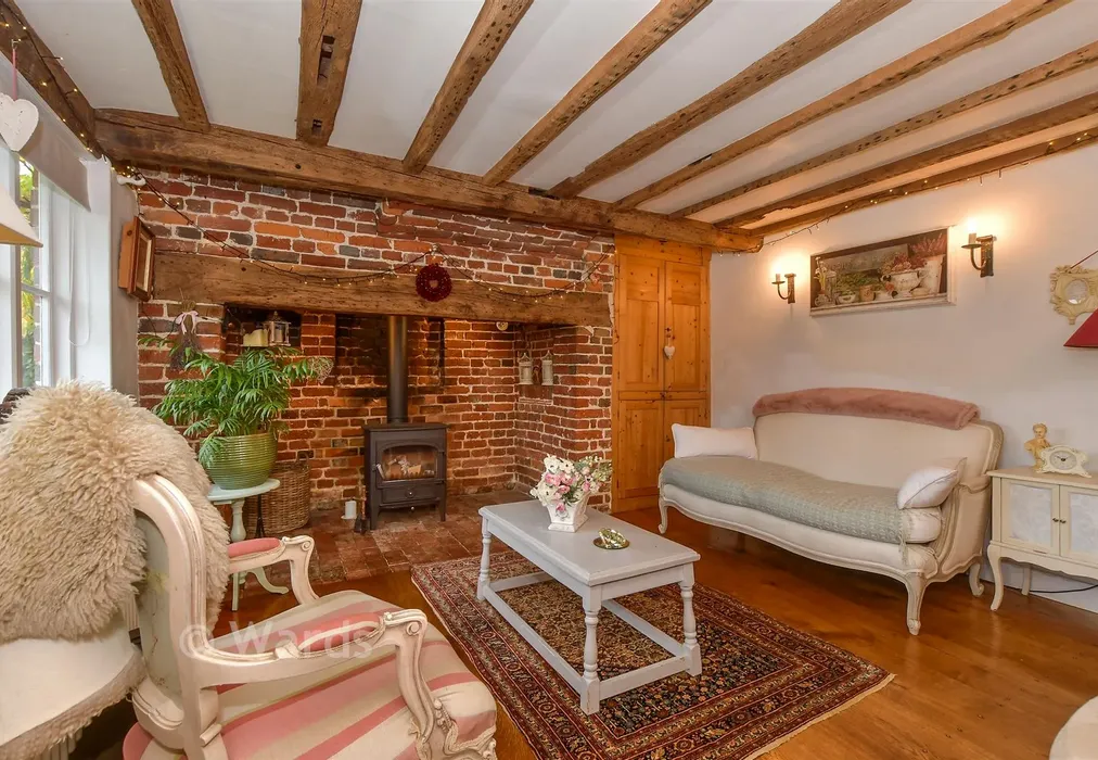 Lounge - Regent Street, Rolvenden, Kent - Wards of Kent