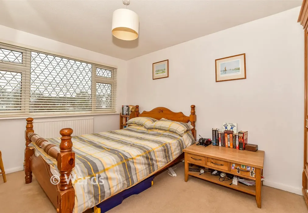 Bedroom 1 - Knaves Acre, Headcorn, Ashford, Kent - Wards of Kent