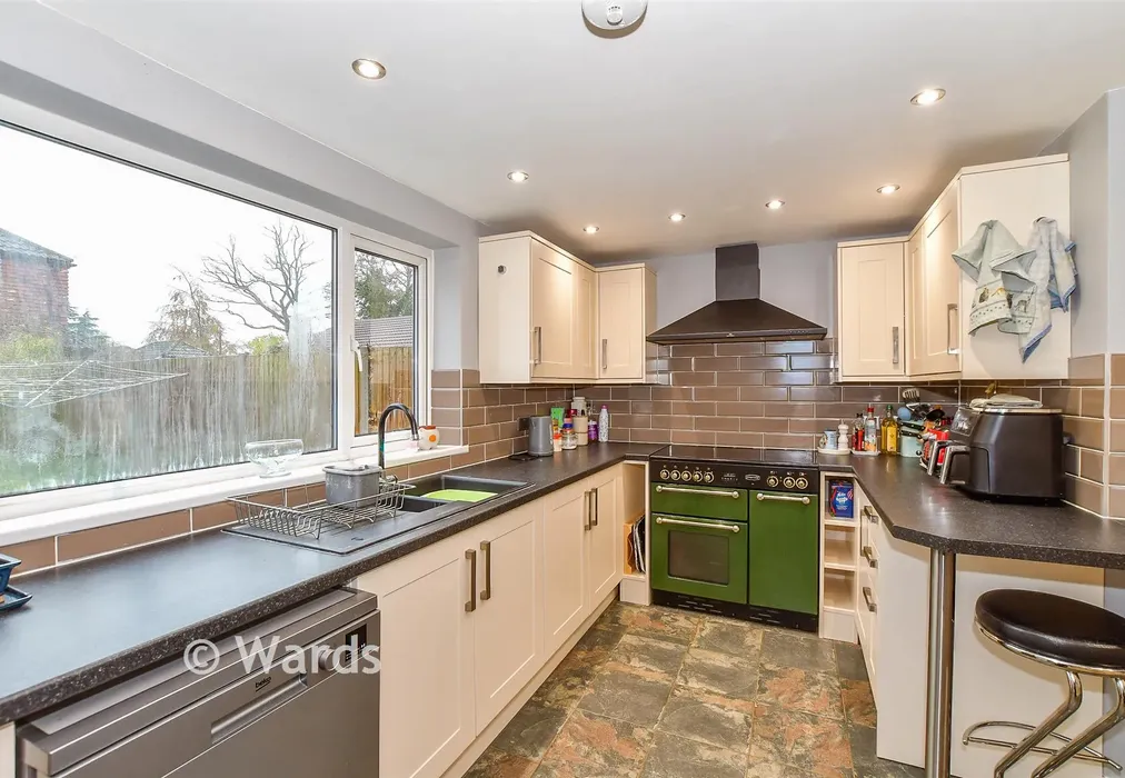 Kitchen - Knaves Acre, Headcorn, Ashford, Kent - Wards of Kent