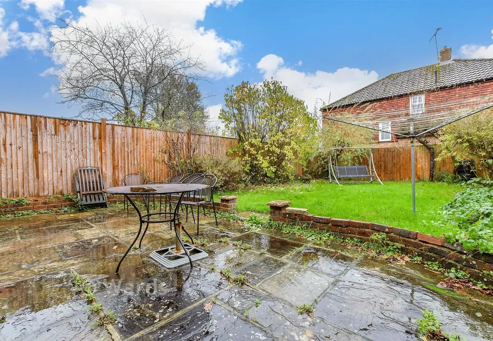 Patio / Decking - Knaves Acre, Headcorn, Ashford, Kent - Wards of Kent