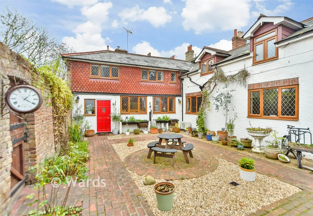 Front Garden - Faversham Road, Wichling, Kent - Wards of Kent