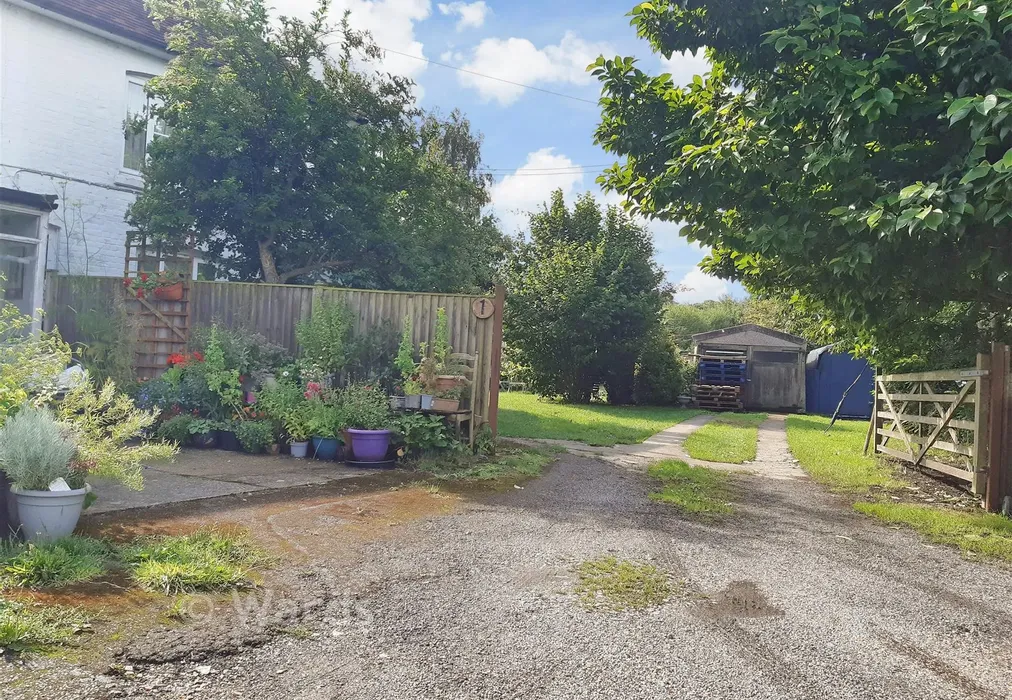 Access To Side Garden - Perry Court Cottage, Garlinge Green, Canterbury, Kent - Wards of Kent