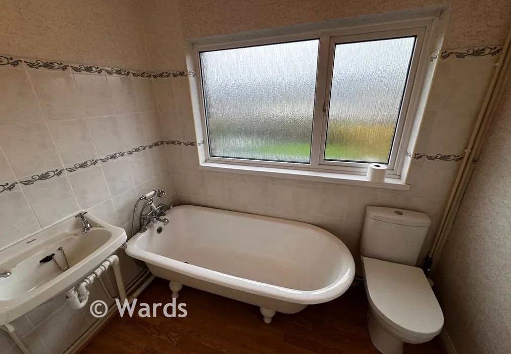 Bathroom - Gromenfield, Groombridge, Tunbridge Wells, East Sussex - Wards of Kent