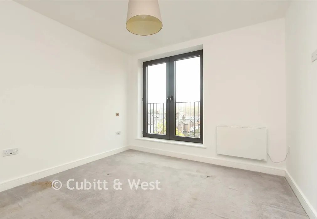 Bedroom 1 - High Street, Dorking, Surrey - Wards of Kent