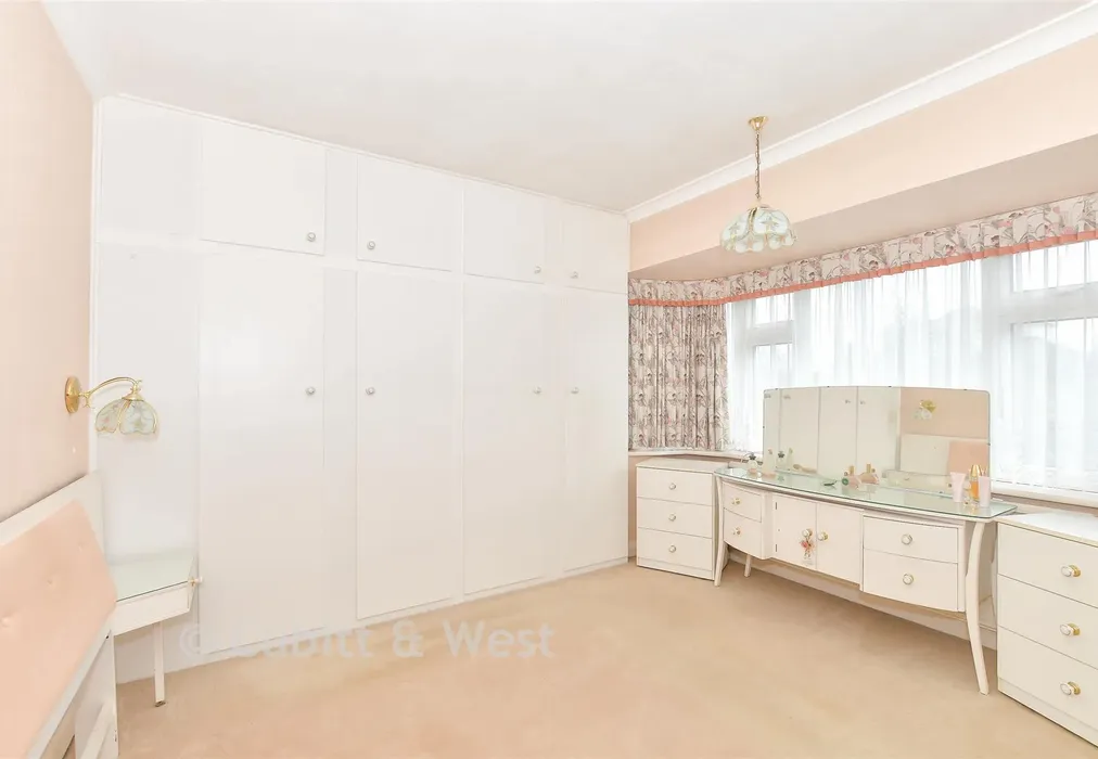 Bedroom 1 - Eley Crescent, Rottingdean, Brighton, East Sussex - Wards of Kent