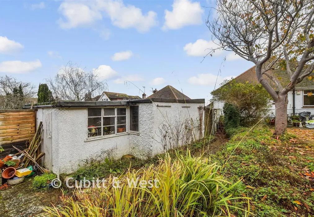 Rear Garden - Eley Crescent, Rottingdean, Brighton, East Sussex - Wards of Kent