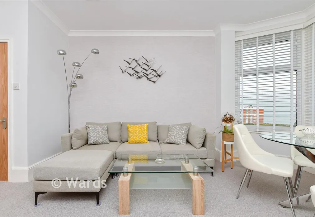 Lounge/Diner - Eastern Esplanade, Cliftonville, Margate, Kent - Wards of Kent