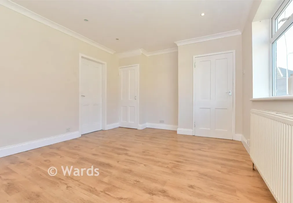 Lounge - Redsull Avenue, Deal, Kent - Wards of Kent