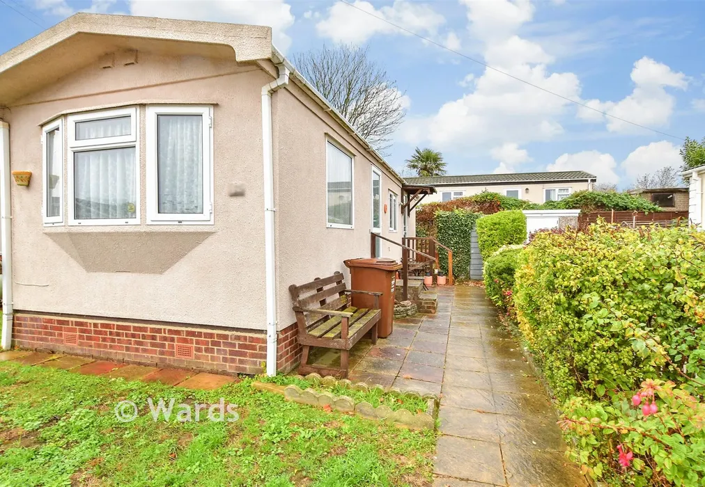 Side Garden - Vicarage Lane, Hoo, Rochester, Kent - Wards of Kent