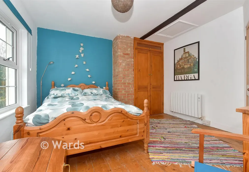 Bedroom 1 - Ham Farm Cottages, Ham, Deal, Kent - Wards of Kent