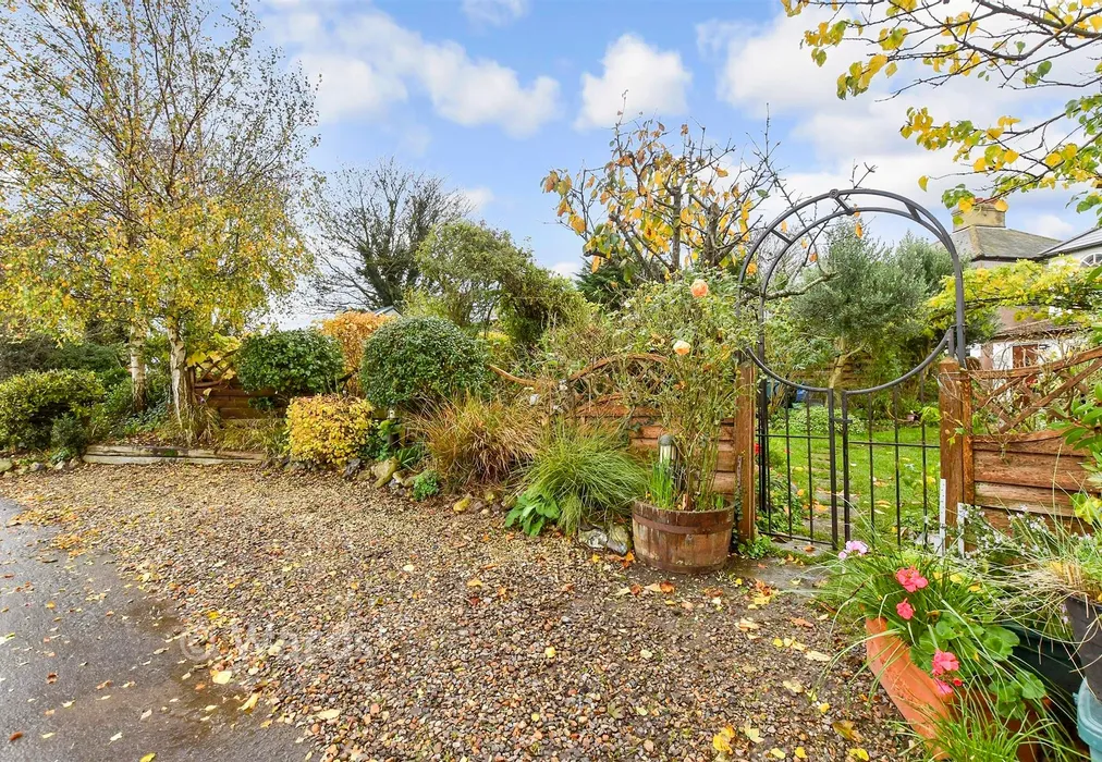 Driveway/Parking - Ham Farm Cottages, Ham, Deal, Kent - Wards of Kent