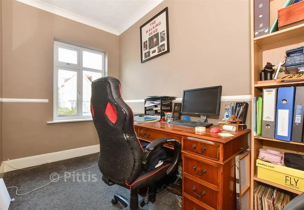 Study/Bedroom 4 - Victoria Road, Sandown, Isle of Wight - Wards of Kent