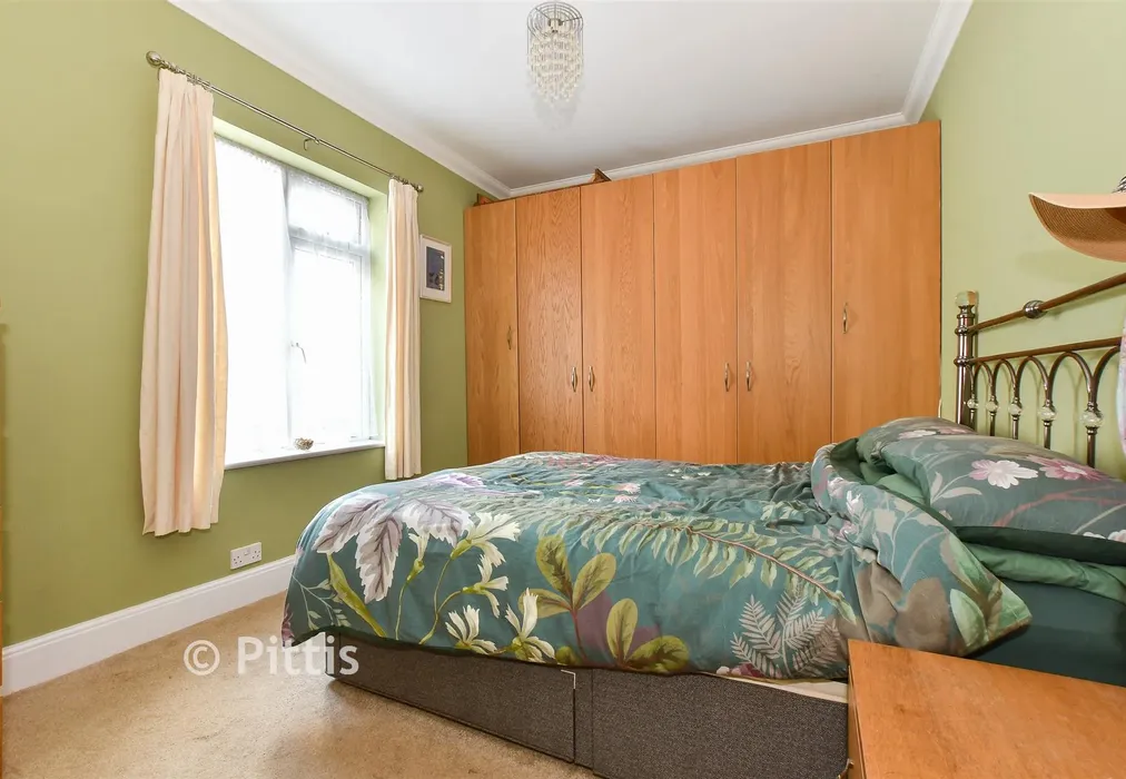 Bedroom 1 - Victoria Road, Sandown, Isle of Wight - Wards of Kent
