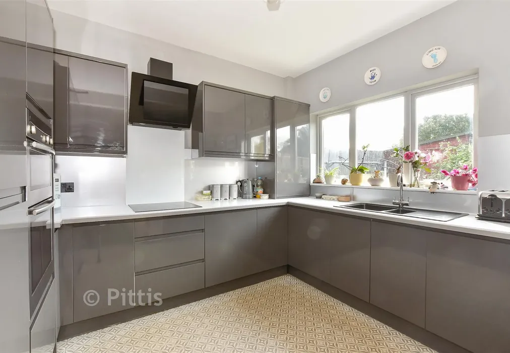 Kitchen/Dining Room - Victoria Road, Sandown, Isle of Wight - Wards of Kent
