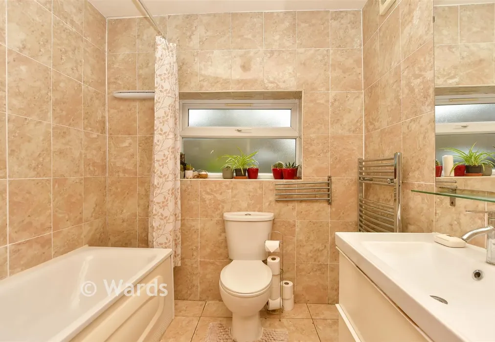 Bathroom - Windsor Road, Gillingham, Kent - Wards of Kent
