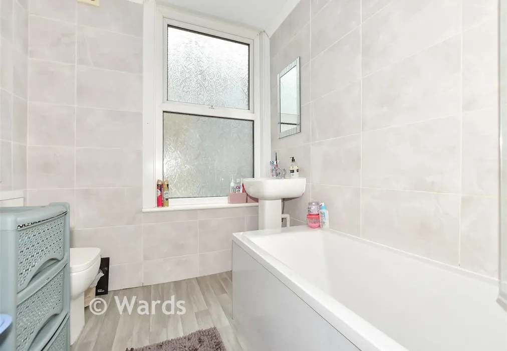 Bathroom - Wood Street, Dover, Kent - Wards of Kent