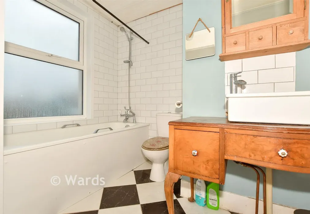 Bathroom - New Road, Eythorne, Dover, Kent - Wards of Kent