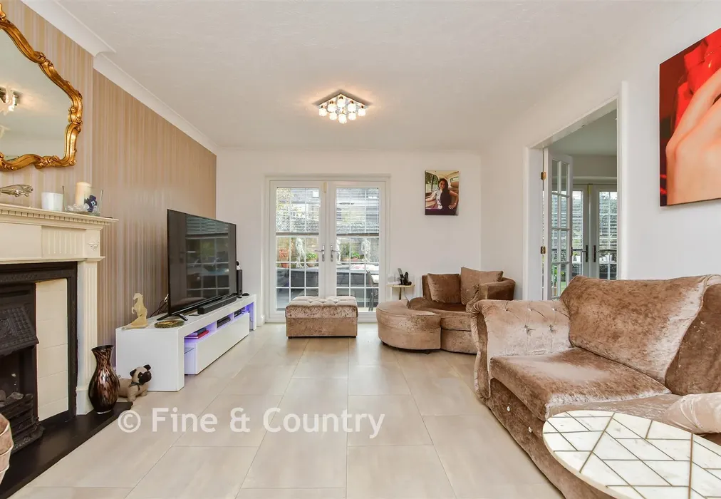 Lounge - The Spinney, Cliftonville, Margate, Kent - Wards of Kent