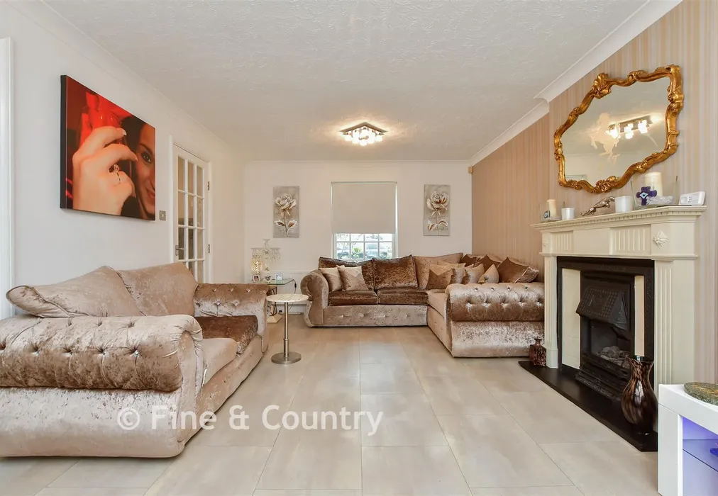 Lounge - The Spinney, Cliftonville, Margate, Kent - Wards of Kent