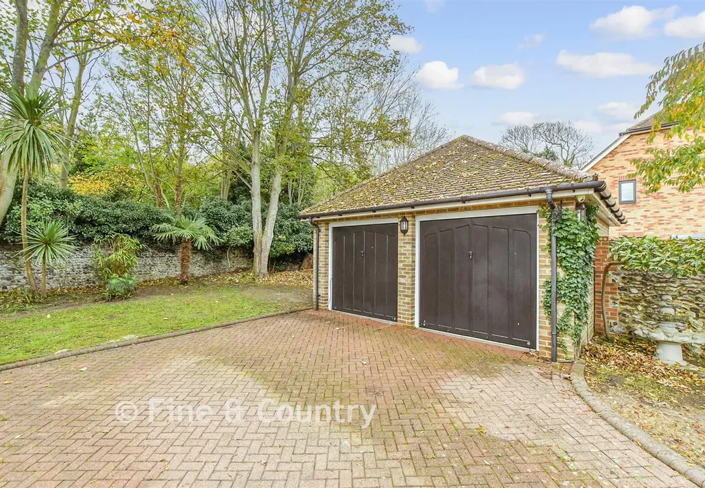 Garage - The Spinney, Cliftonville, Margate, Kent - Wards of Kent
