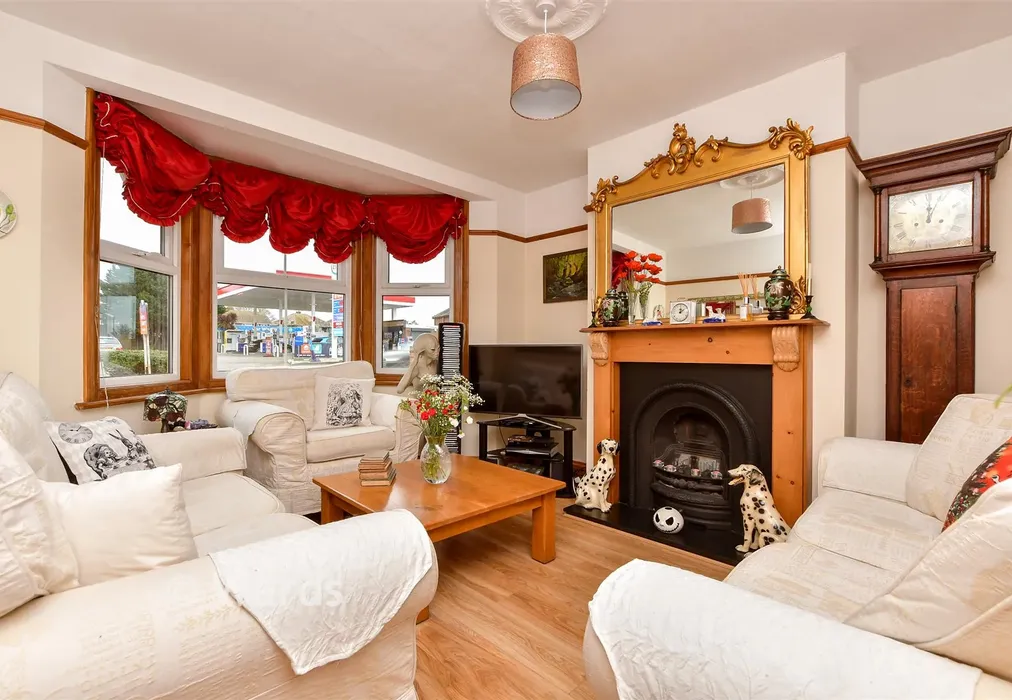 Lounge - Canterbury Road, Birchington, Kent - Wards of Kent