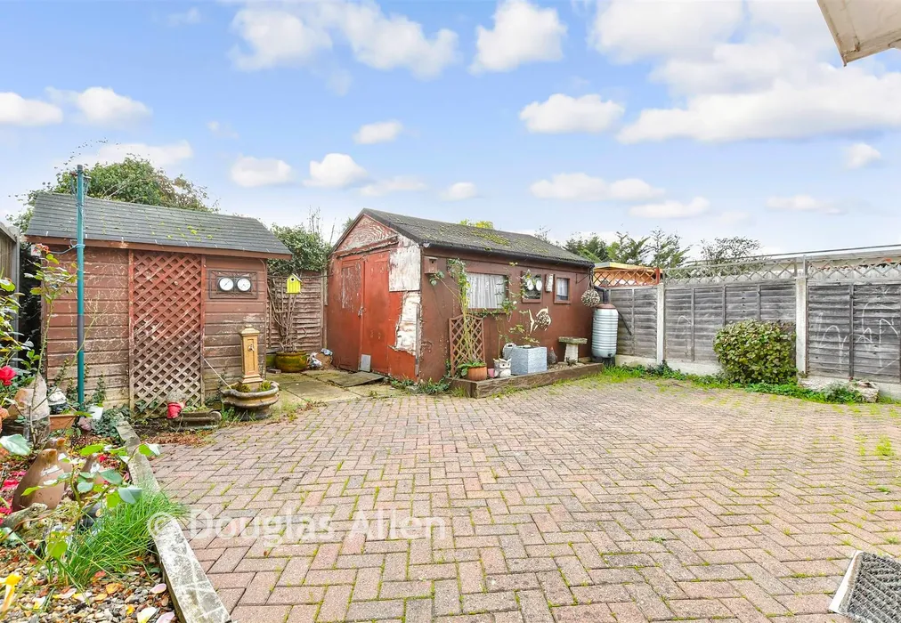 Rear Garden - Bruce Grove, Wickford, Essex - Wards of Kent