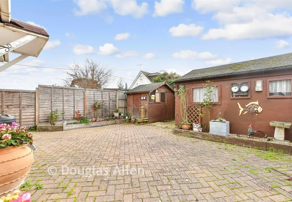 Rear Garden - Bruce Grove, Wickford, Essex - Wards of Kent