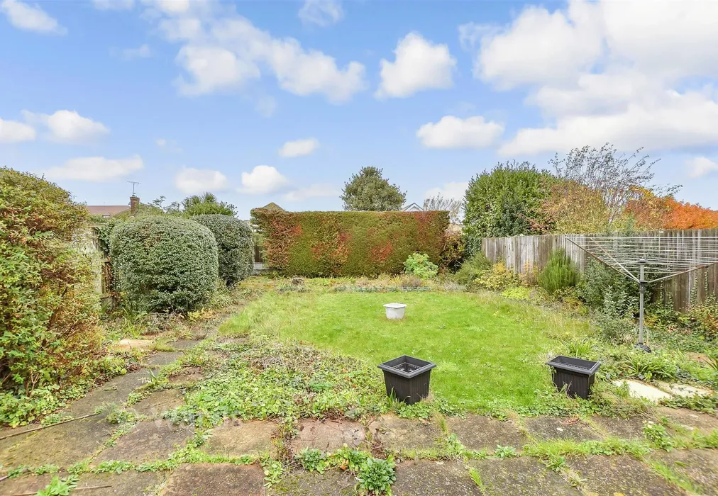 Rear Garden - Capel Close, Kingsgate, Broadstairs, Kent - Wards of Kent