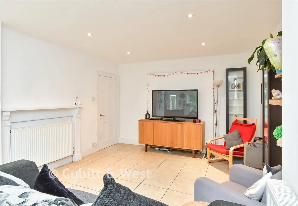 Lounge - Graham Avenue, Brighton, East Sussex - Wards of Kent