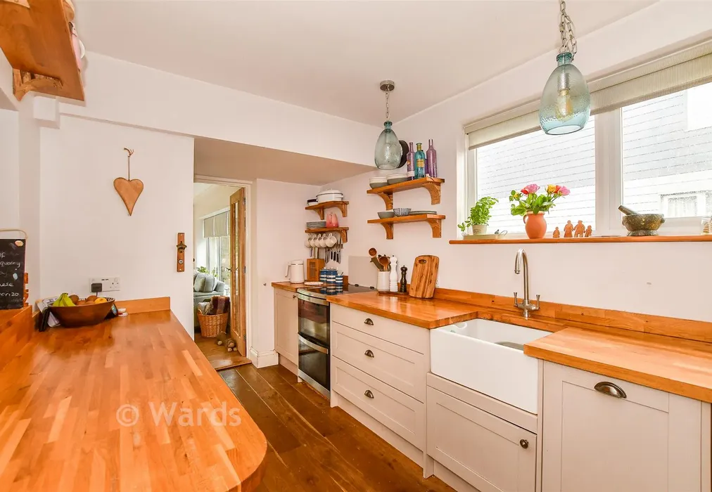 Kitchen - Palmarsh Crescent, Hythe, Kent - Wards of Kent