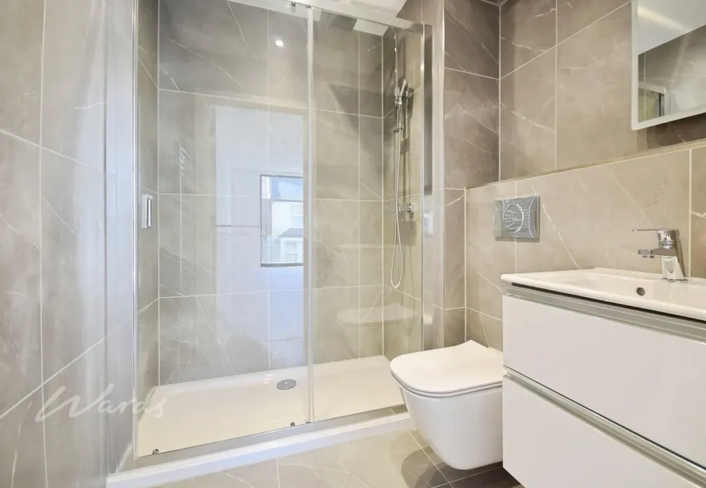 William 6 en suit... - Margate CT9 - Wards of Kent