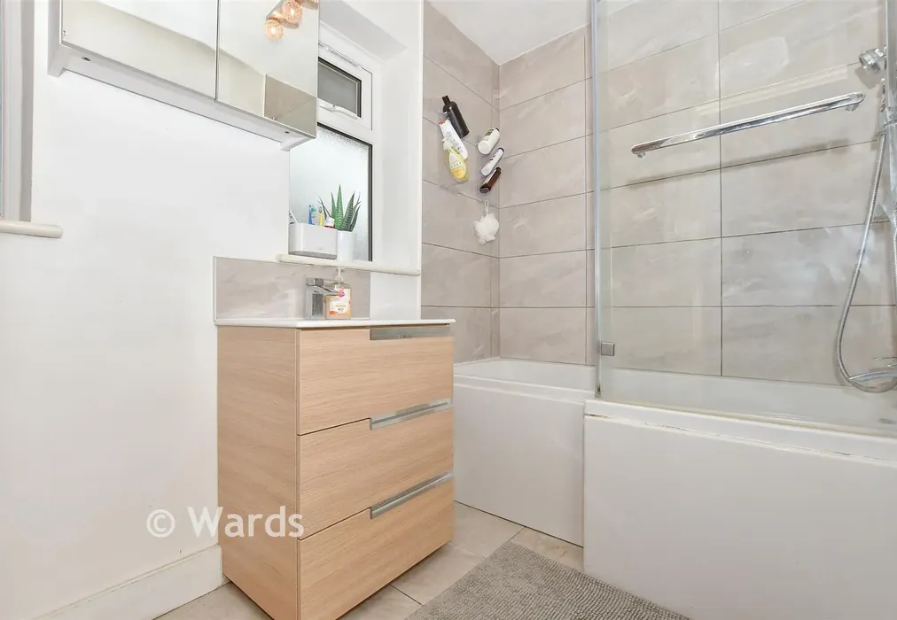 Bathroom - Kingfisher Road, Birds Estate, Larkfield, Kent - Wards of Kent