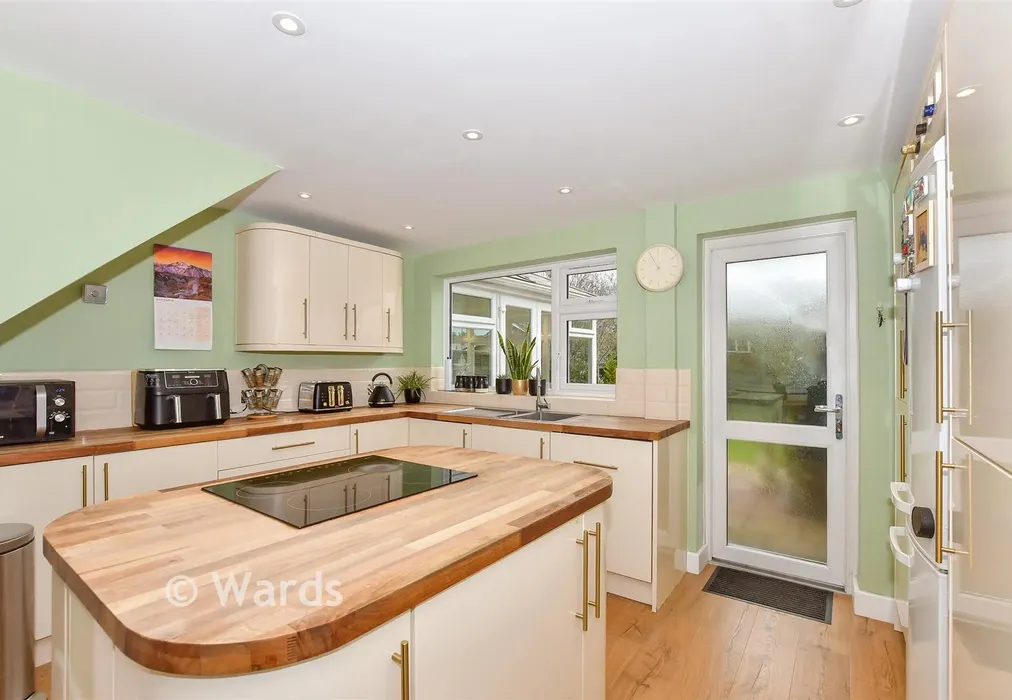 Kitchen - Kingfisher Road, Birds Estate, Larkfield, Kent - Wards of Kent