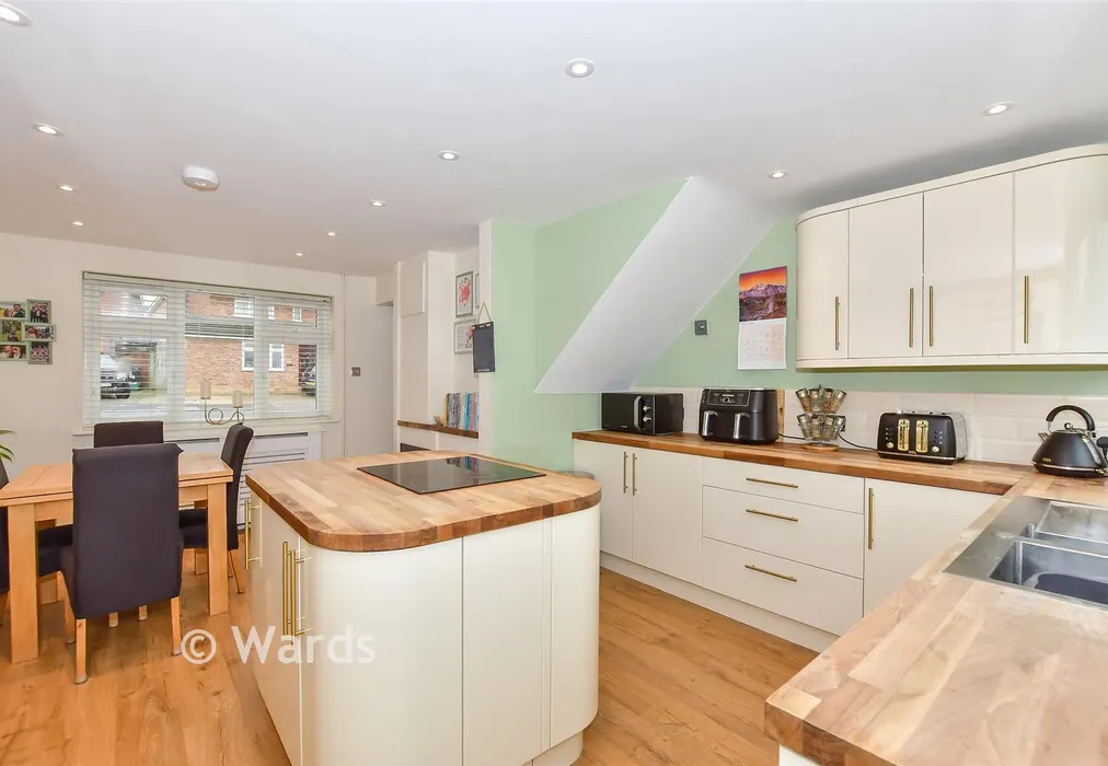 Kitchen - Kingfisher Road, Birds Estate, Larkfield, Kent - Wards of Kent