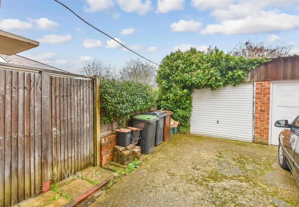 Garage - Kingfisher Road, Birds Estate, Larkfield, Kent - Wards of Kent