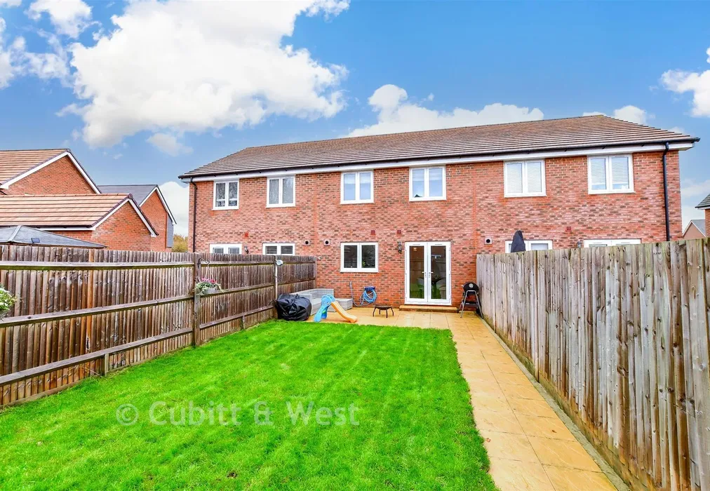 Rear Garden - Legg Vale, Chichester, West Sussex - Wards of Kent