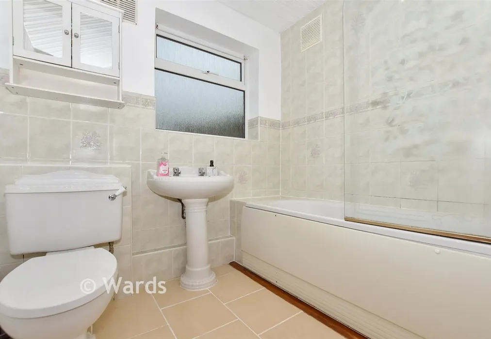 Bathroom - Loose Road, Maidstone, Kent - Wards of Kent