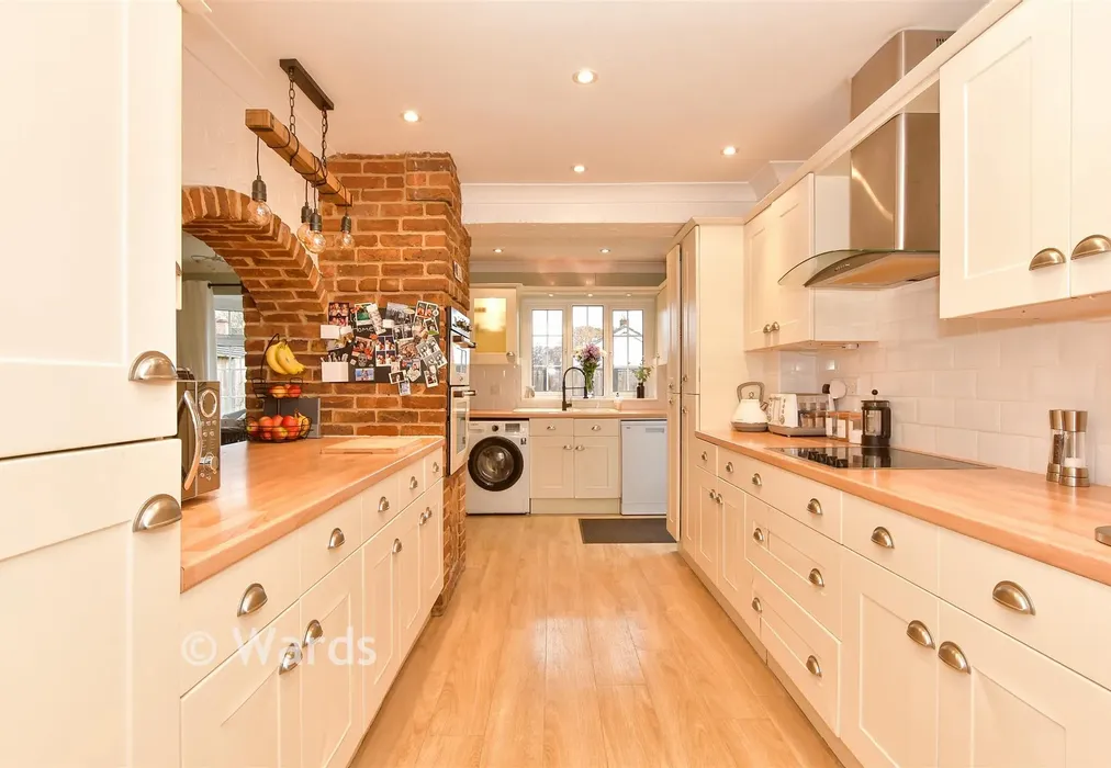 Kitchen - Lynton Drive, Chatham, Kent - Wards of Kent