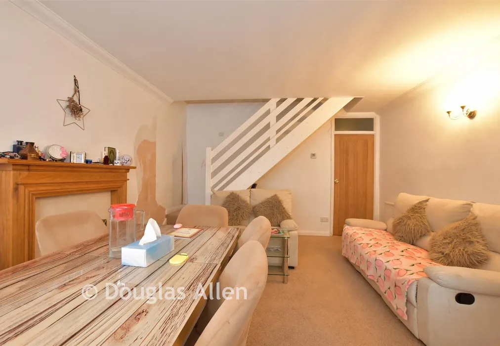 Lounge - Mansfield Road, Ilford, Essex - Wards of Kent