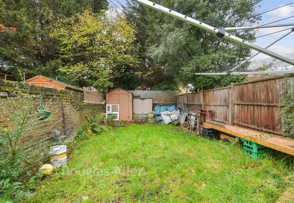 Rear Garden - Mansfield Road, Ilford, Essex - Wards of Kent