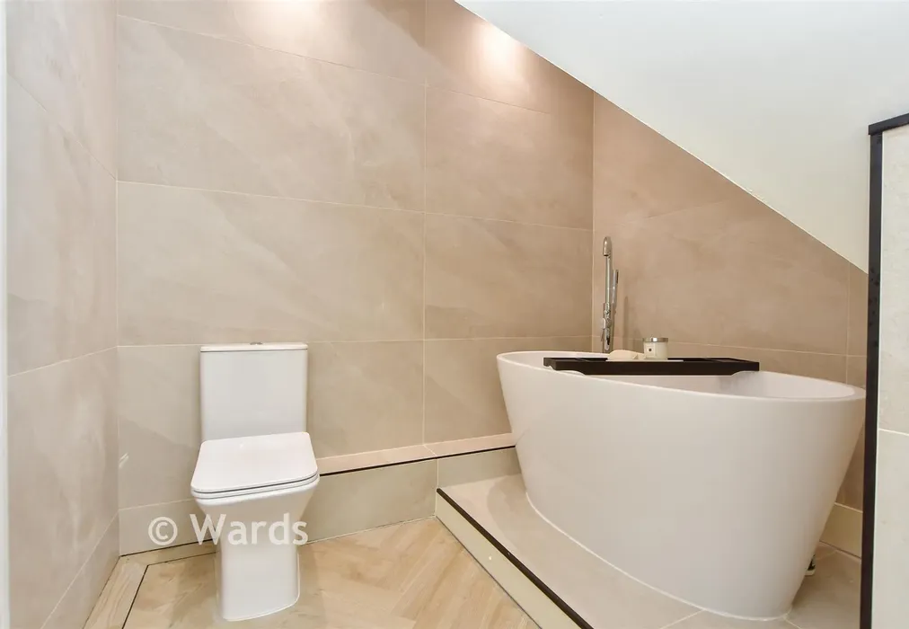 Bathroom - Beechwood Drive, Meopham, Kent - Wards of Kent