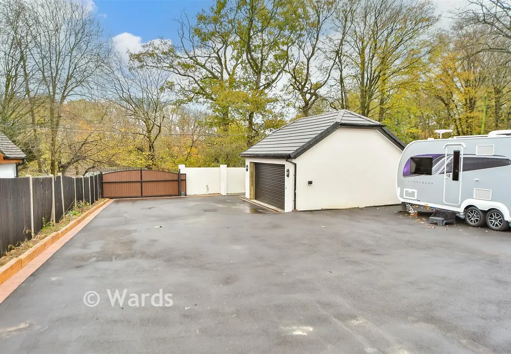 Driveway/Parking - Beechwood Drive, Meopham, Kent - Wards of Kent