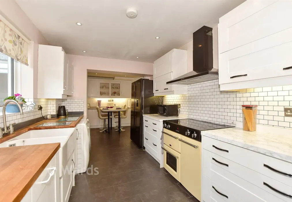 Kitchen - Dymchurch Road, Hythe, Kent - Wards of Kent