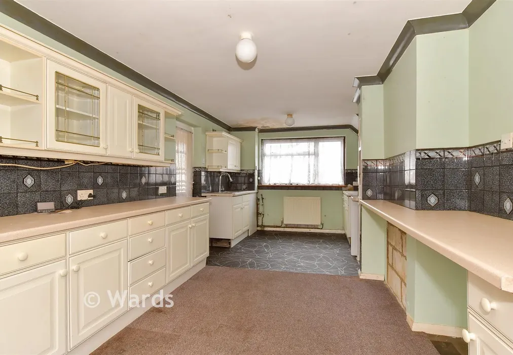Kitchen - Campion Close, Chatham, Kent - Wards of Kent