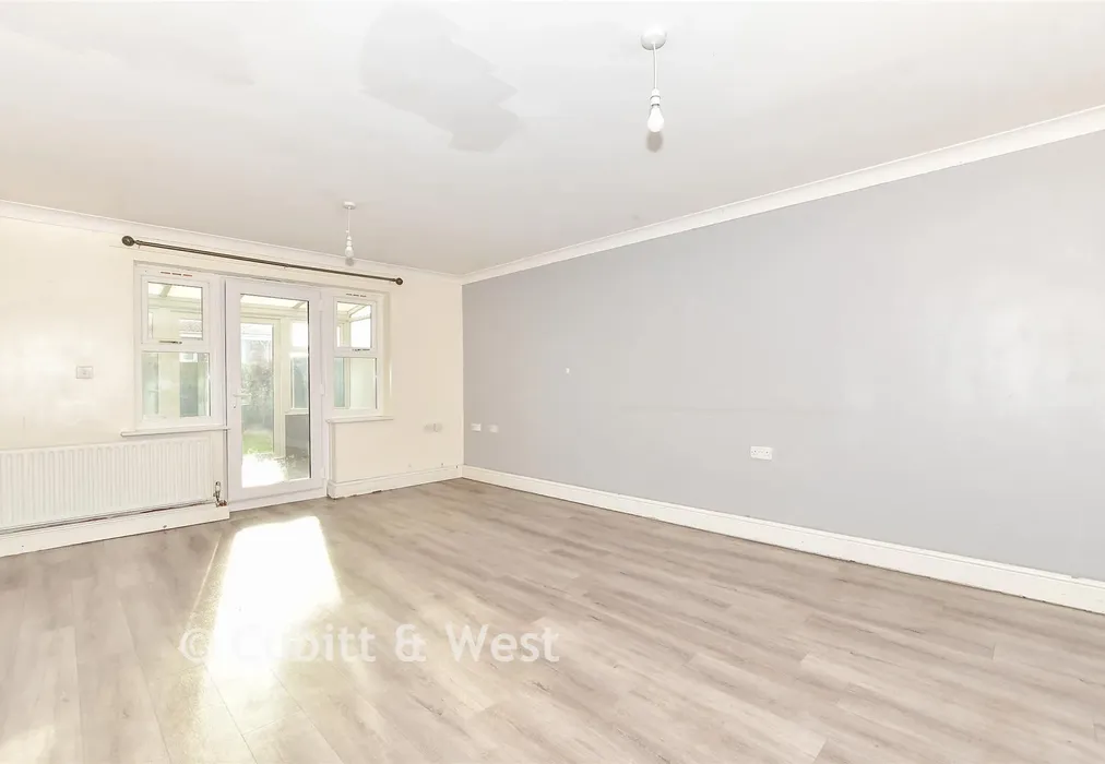 Lounge - Stroud Close, Portsmouth, Hampshire - Wards of Kent