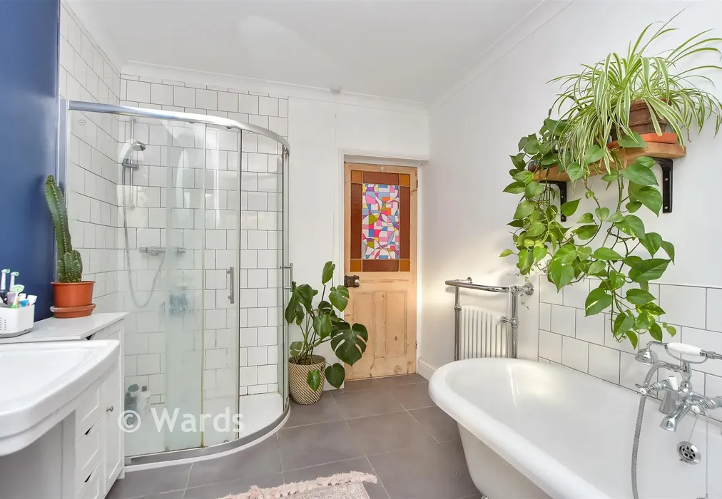 Family Bathroom - Rochester Street, Chatham, Kent - Wards of Kent